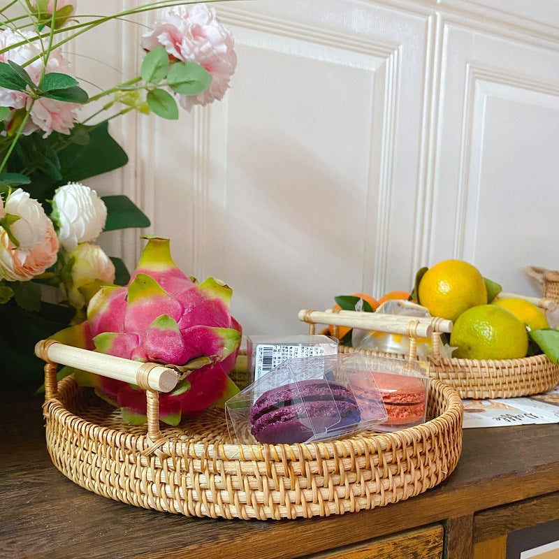 Wicker basket for storing and storing pastries