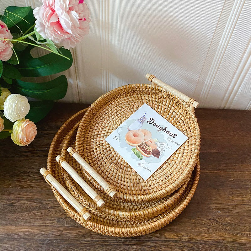 Wicker basket for storing and storing pastries